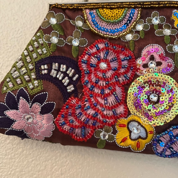 Vintage Inspired Embroidered and Beaded Evening Clutch Bag - Picture 5 of 14